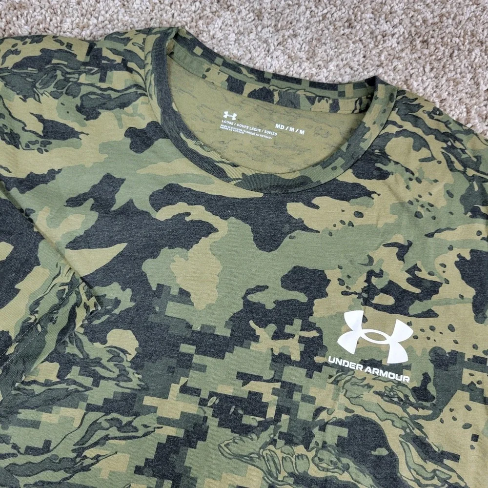 Under Armour Loose Mens Medium Green Camo Performance Stretch T Shirt
